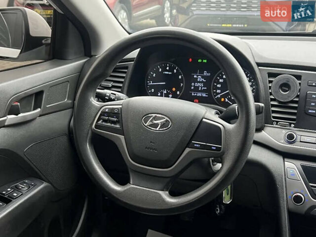 Білий Хендай Елантра, об'ємом двигуна 1.6 л та пробігом 220 тис. км за 11600 $, фото 5 на Automoto.ua