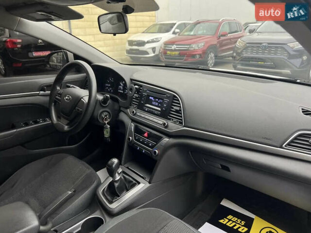 Білий Хендай Елантра, об'ємом двигуна 1.6 л та пробігом 220 тис. км за 11600 $, фото 9 на Automoto.ua