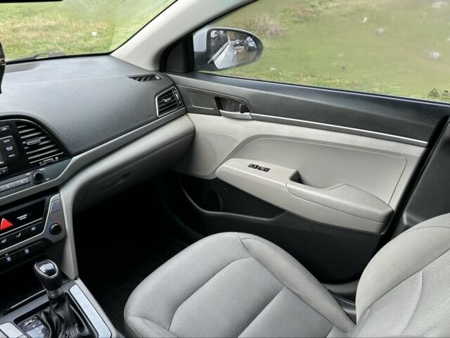 Хендай Элантра 2017 в Киеве на Automoto.ua Белый Хендай Элантра, объемом двигателя 2 л и пробегом 200 тыс. км за 7700 $, фото 7 на Automoto.ua