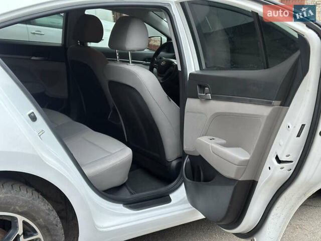 Білий Хендай Елантра, об'ємом двигуна 2 л та пробігом 180 тис. км за 10800 $, фото 22 на Automoto.ua