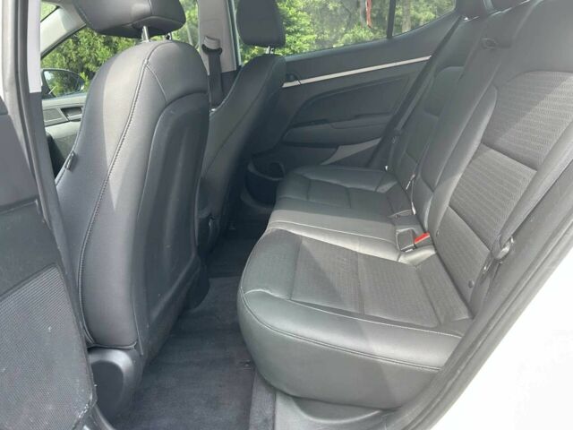 Белый Хендай Элантра, объемом двигателя 2 л и пробегом 70 тыс. км за 2600 $, фото 12 на Automoto.ua