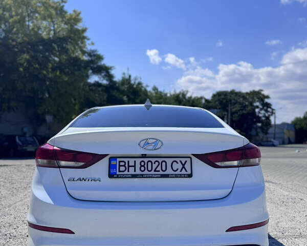 Білий Хендай Елантра, об'ємом двигуна 2 л та пробігом 140 тис. км за 10999 $, фото 3 на Automoto.ua