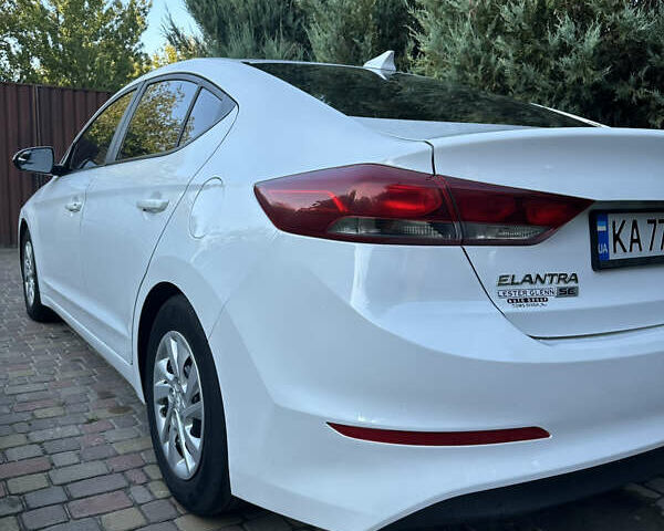 Білий Хендай Елантра, об'ємом двигуна 2 л та пробігом 141 тис. км за 10500 $, фото 7 на Automoto.ua