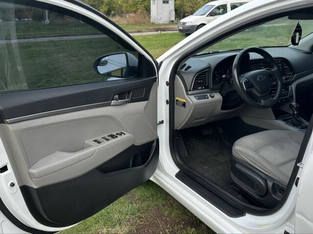 Хендай Элантра 2017 в Киеве на Automoto.ua Белый Хендай Элантра, объемом двигателя 2 л и пробегом 200 тыс. км за 7700 $, фото 8 на Automoto.ua