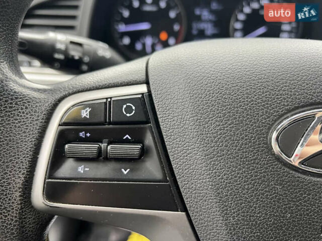 Білий Хендай Елантра, об'ємом двигуна 1.6 л та пробігом 220 тис. км за 11600 $, фото 6 на Automoto.ua