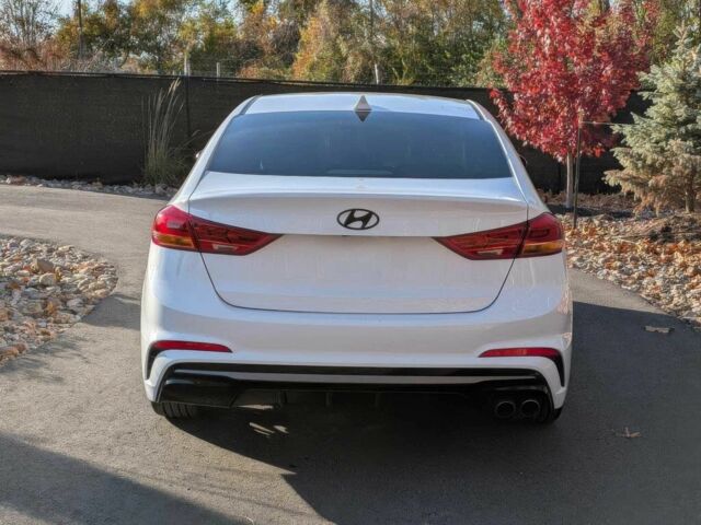 Белый Хендай Элантра, объемом двигателя 1.6 л и пробегом 65 тыс. км за 6100 $, фото 4 на Automoto.ua