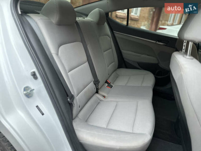 Білий Хендай Елантра, об'ємом двигуна 2 л та пробігом 180 тис. км за 10800 $, фото 21 на Automoto.ua