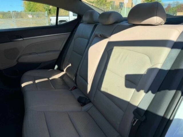 Хендай Элантра 2017 в Львове на Automoto.ua Белый Хендай Элантра, объемом двигателя 2 л и пробегом 55 тыс. км за 1950 $, фото 12 на Automoto.ua