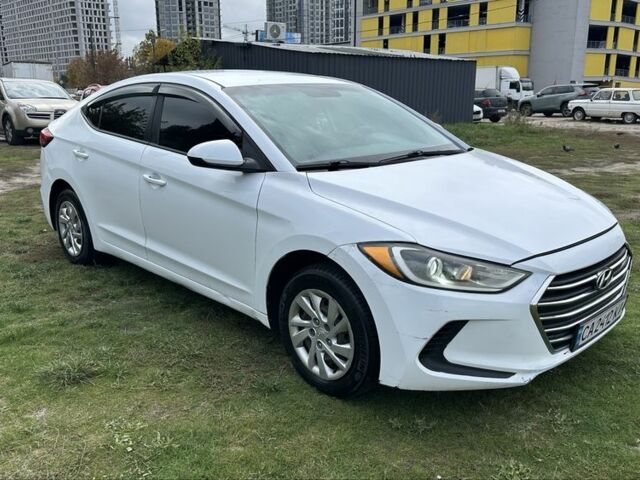 Хендай Элантра 2017 в Киеве на Automoto.ua Белый Хендай Элантра, объемом двигателя 2 л и пробегом 200 тыс. км за 7700 $, фото 1 на Automoto.ua
