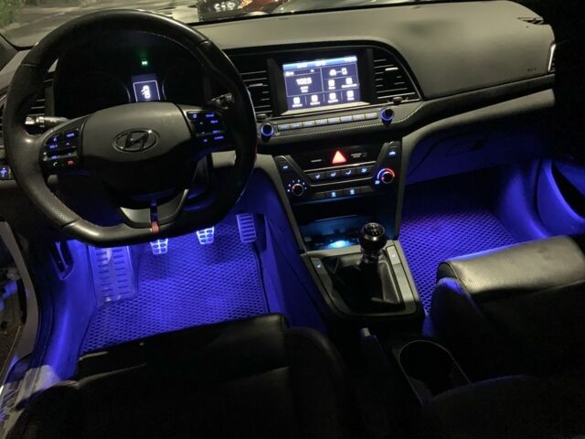 Білий Хендай Елантра, об'ємом двигуна 1.6 л та пробігом 102 тис. км за 12500 $, фото 2 на Automoto.ua