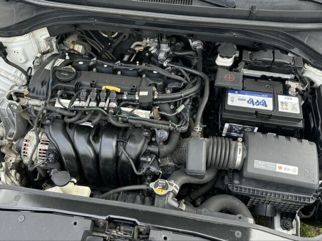 Хендай Элантра 2017 в Киеве на Automoto.ua Белый Хендай Элантра, объемом двигателя 2 л и пробегом 200 тыс. км за 7700 $, фото 12 на Automoto.ua