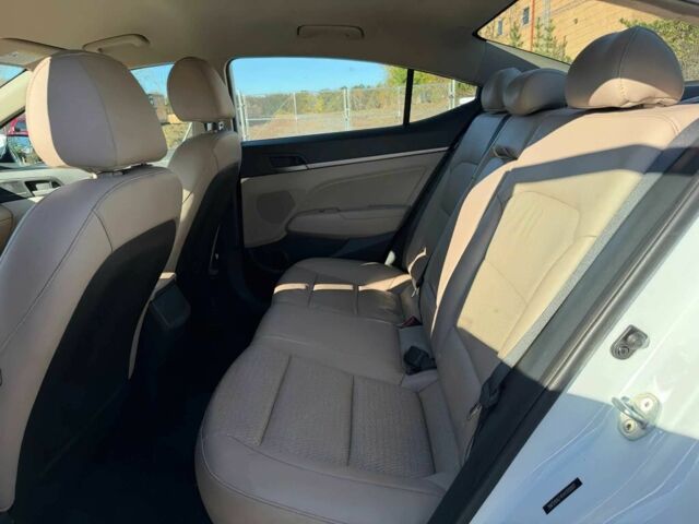 Хендай Элантра 2017 в Тернополе на Automoto.ua Белый Хендай Элантра, объемом двигателя 2 л и пробегом 59 тыс. км за 4000 $, фото 12 на Automoto.ua