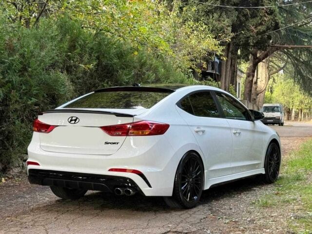 Хендай Элантра 2017 в Ровно на Automoto.ua Белый Хендай Элантра, объемом двигателя 1.6 л и пробегом 174 тыс. км за 6500 $, фото 2 на Automoto.ua