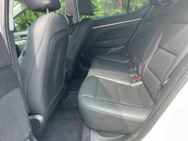 Белый Хендай Элантра, объемом двигателя 2 л и пробегом 63 тыс. км за 2600 $, фото 11 на Automoto.ua