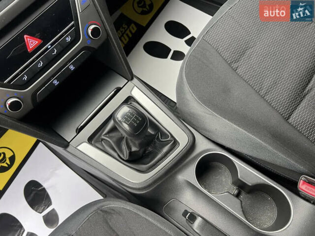 Білий Хендай Елантра, об'ємом двигуна 1.6 л та пробігом 220 тис. км за 11600 $, фото 7 на Automoto.ua