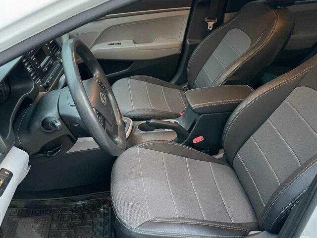 Белый Хендай Элантра, объемом двигателя 2 л и пробегом 130 тыс. км за 11000 $, фото 2 на Automoto.ua