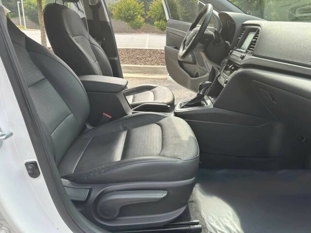 Белый Хендай Элантра, объемом двигателя 2 л и пробегом 70 тыс. км за 2600 $, фото 8 на Automoto.ua