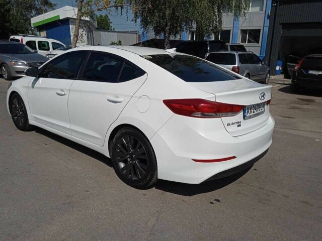 Белый Хендай Элантра, объемом двигателя 2 л и пробегом 130 тыс. км за 11000 $, фото 1 на Automoto.ua