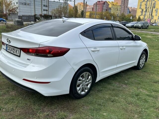 Хендай Элантра 2017 в Киеве на Automoto.ua Белый Хендай Элантра, объемом двигателя 2 л и пробегом 200 тыс. км за 7700 $, фото 2 на Automoto.ua