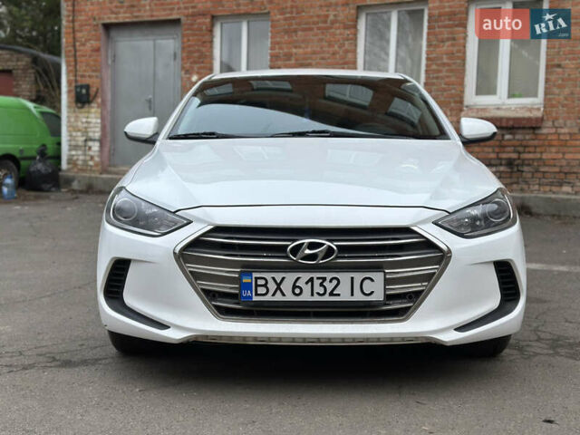 Білий Хендай Елантра, об'ємом двигуна 2 л та пробігом 180 тис. км за 10800 $, фото 2 на Automoto.ua