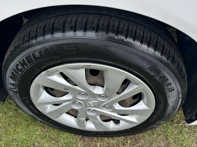 Хендай Элантра 2017 в Киеве на Automoto.ua Белый Хендай Элантра, объемом двигателя 2 л и пробегом 200 тыс. км за 7700 $, фото 11 на Automoto.ua