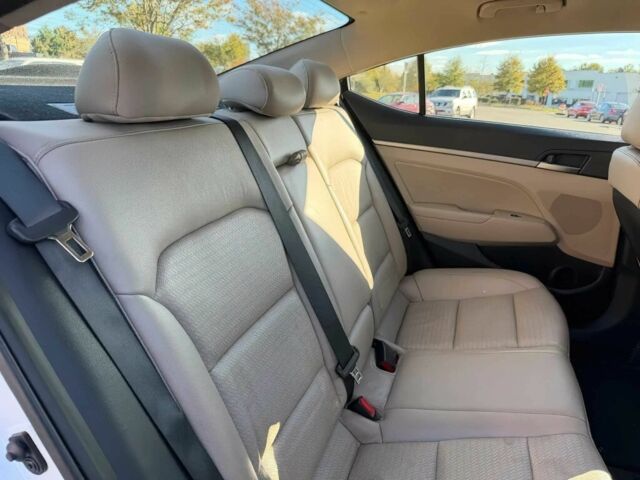 Хендай Элантра 2017 в Тернополе на Automoto.ua Белый Хендай Элантра, объемом двигателя 2 л и пробегом 59 тыс. км за 4000 $, фото 11 на Automoto.ua