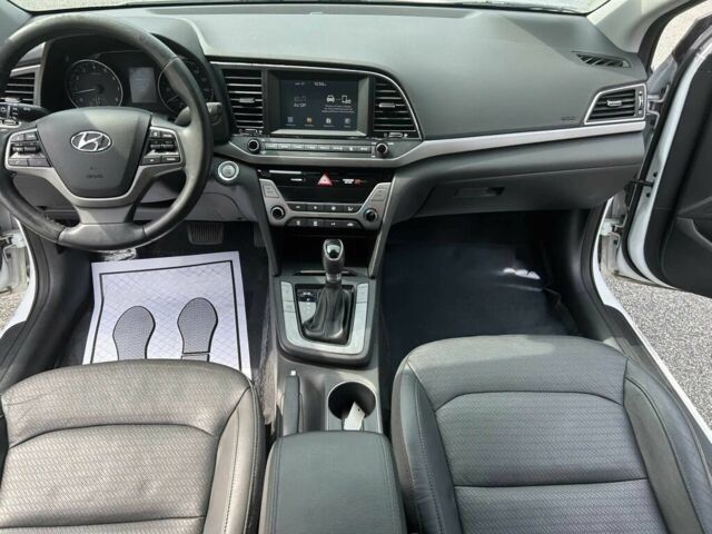 Белый Хендай Элантра, объемом двигателя 2 л и пробегом 70 тыс. км за 2600 $, фото 10 на Automoto.ua