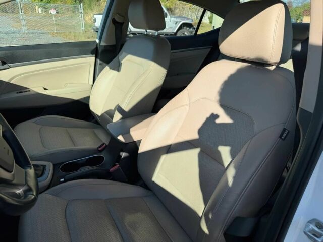 Хендай Элантра 2017 в Тернополе на Automoto.ua Белый Хендай Элантра, объемом двигателя 2 л и пробегом 59 тыс. км за 4000 $, фото 7 на Automoto.ua