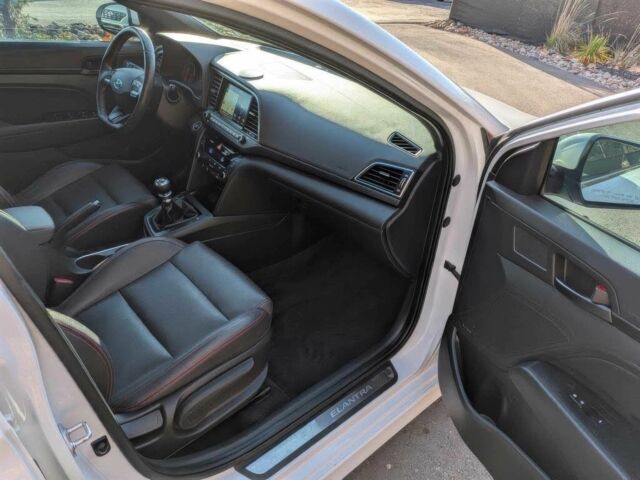 Белый Хендай Элантра, объемом двигателя 1.6 л и пробегом 59 тыс. км за 6000 $, фото 10 на Automoto.ua