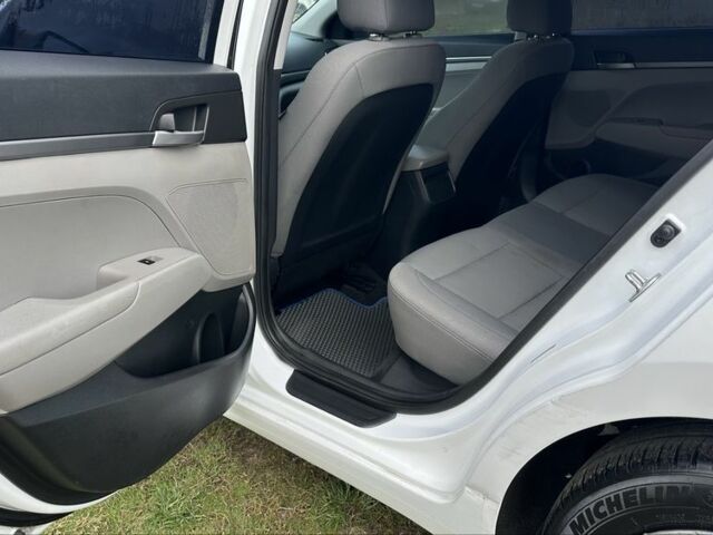 Хендай Элантра 2017 в Киеве на Automoto.ua Белый Хендай Элантра, объемом двигателя 2 л и пробегом 200 тыс. км за 7700 $, фото 4 на Automoto.ua