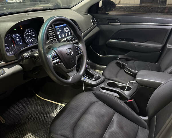 Белый Хендай Элантра, объемом двигателя 2 л и пробегом 110 тыс. км за 8699 $, фото 4 на Automoto.ua