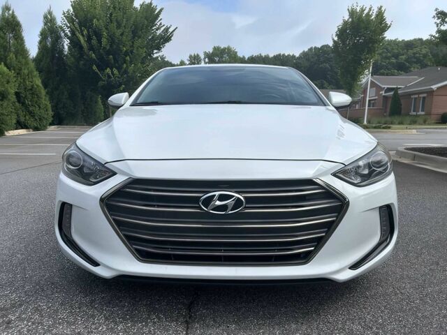 Белый Хендай Элантра, объемом двигателя 2 л и пробегом 53 тыс. км за 5300 $, фото 1 на Automoto.ua