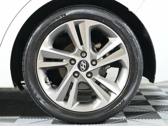 Белый Хендай Элантра, объемом двигателя 2 л и пробегом 44 тыс. км за 3000 $, фото 8 на Automoto.ua