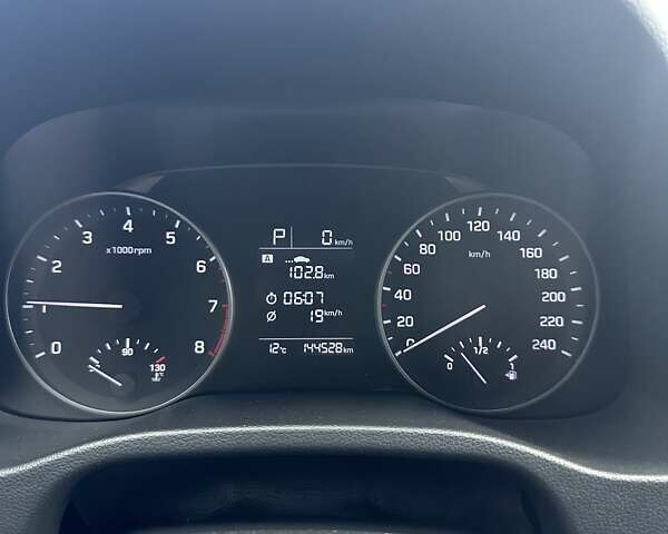 Белый Хендай Элантра, объемом двигателя 2 л и пробегом 140 тыс. км за 12800 $, фото 6 на Automoto.ua