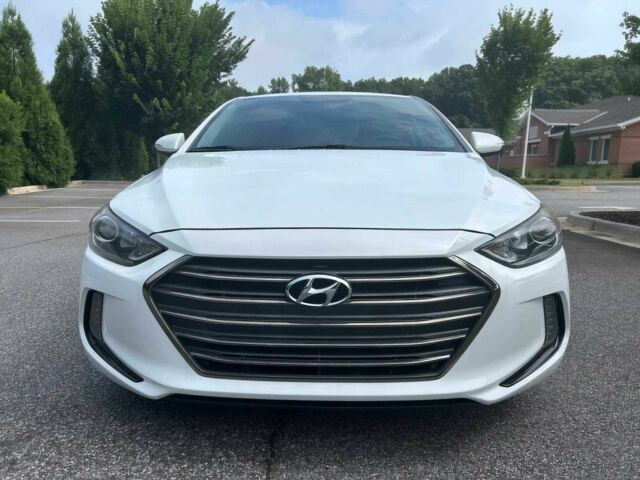 Белый Хендай Элантра, объемом двигателя 2 л и пробегом 63 тыс. км за 2600 $, фото 1 на Automoto.ua