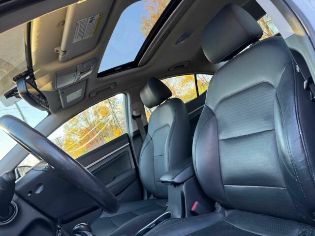 Білий Хендай Елантра, об'ємом двигуна 2 л та пробігом 53 тис. км за 10000 $, фото 10 на Automoto.ua