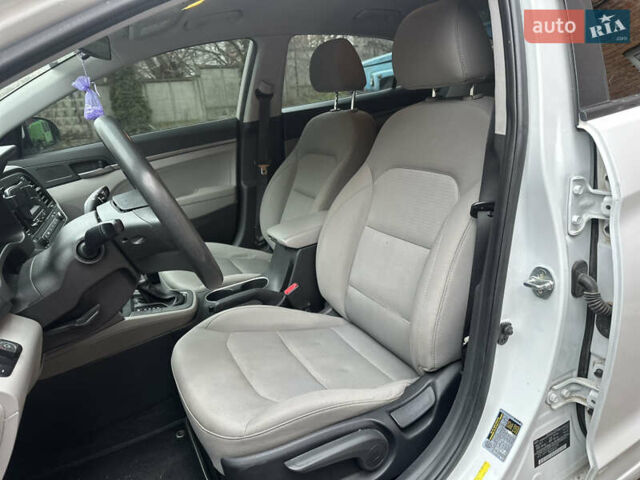 Білий Хендай Елантра, об'ємом двигуна 2 л та пробігом 180 тис. км за 10800 $, фото 13 на Automoto.ua