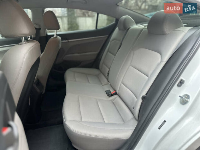 Білий Хендай Елантра, об'ємом двигуна 2 л та пробігом 180 тис. км за 10800 $, фото 16 на Automoto.ua