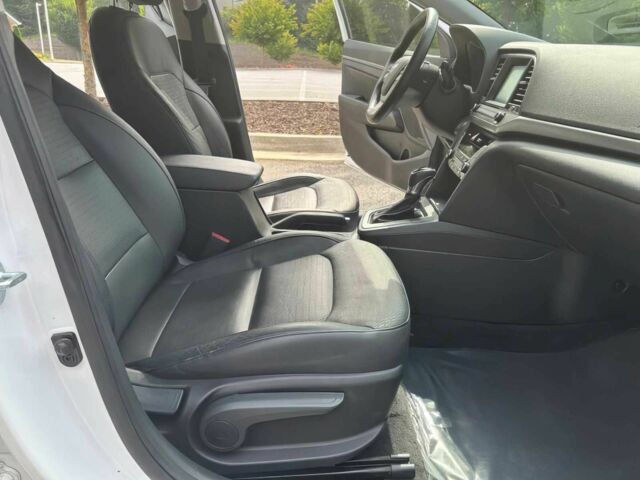 Белый Хендай Элантра, объемом двигателя 2 л и пробегом 63 тыс. км за 2600 $, фото 8 на Automoto.ua