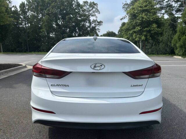 Белый Хендай Элантра, объемом двигателя 2 л и пробегом 53 тыс. км за 5300 $, фото 5 на Automoto.ua