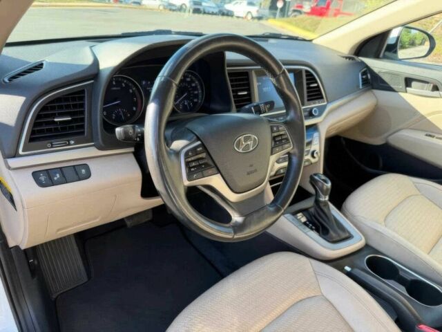 Хендай Элантра 2017 в Львове на Automoto.ua Белый Хендай Элантра, объемом двигателя 2 л и пробегом 55 тыс. км за 1950 $, фото 7 на Automoto.ua