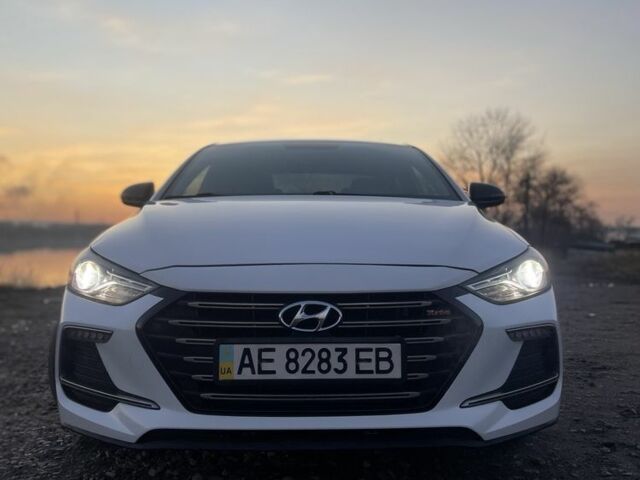 Білий Хендай Елантра, об'ємом двигуна 1.6 л та пробігом 102 тис. км за 12500 $, фото 4 на Automoto.ua