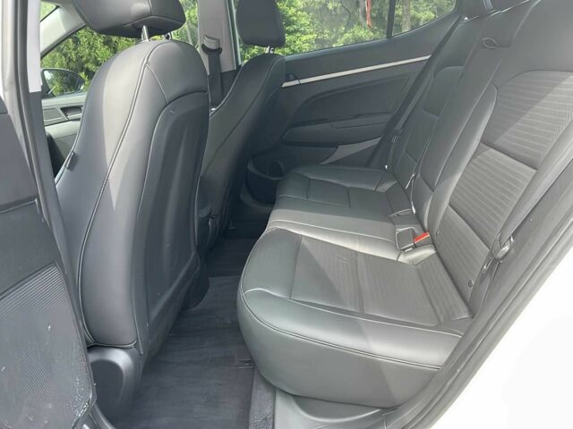 Белый Хендай Элантра, объемом двигателя 2 л и пробегом 53 тыс. км за 5300 $, фото 12 на Automoto.ua