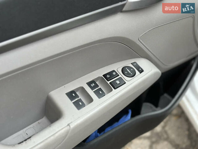 Білий Хендай Елантра, об'ємом двигуна 2 л та пробігом 180 тис. км за 10800 $, фото 11 на Automoto.ua