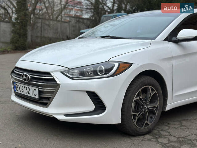 Білий Хендай Елантра, об'ємом двигуна 2 л та пробігом 180 тис. км за 10800 $, фото 1 на Automoto.ua