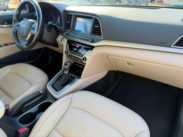 Хендай Элантра 2017 в Тернополе на Automoto.ua Белый Хендай Элантра, объемом двигателя 2 л и пробегом 59 тыс. км за 4000 $, фото 10 на Automoto.ua