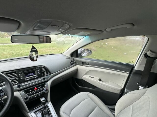 Хендай Элантра 2017 в Киеве на Automoto.ua Белый Хендай Элантра, объемом двигателя 2 л и пробегом 200 тыс. км за 7700 $, фото 6 на Automoto.ua