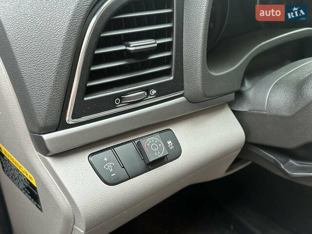 Білий Хендай Елантра, об'ємом двигуна 2 л та пробігом 180 тис. км за 10800 $, фото 25 на Automoto.ua