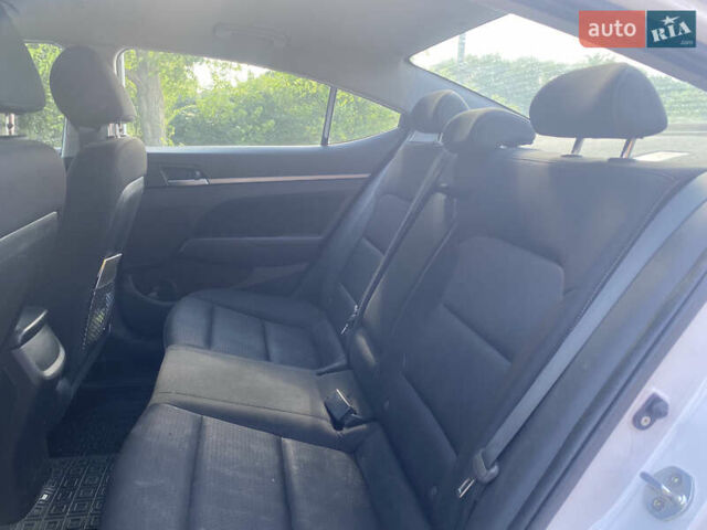 Білий Хендай Елантра, об'ємом двигуна 1.59 л та пробігом 160 тис. км за 11500 $, фото 17 на Automoto.ua