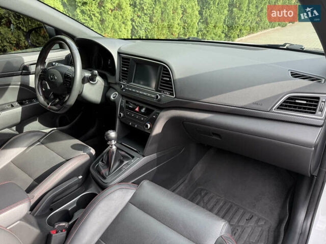 Білий Хендай Елантра, об'ємом двигуна 1.59 л та пробігом 65 тис. км за 14600 $, фото 29 на Automoto.ua
